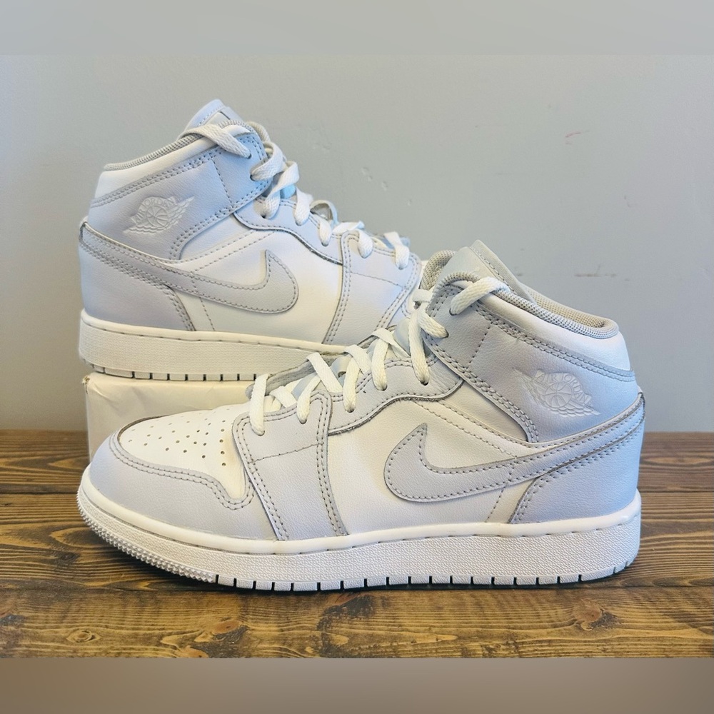 Nike Air Jordan 1 Mid Cobalt Bliss/White Shoe FD8780-400 Women’s 7 or 5.5Y